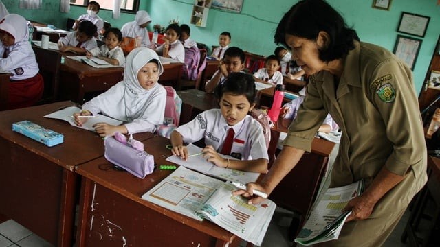 Misinformasi Kenaikan Gaji Guru Mengancam Kepercayaan Publik